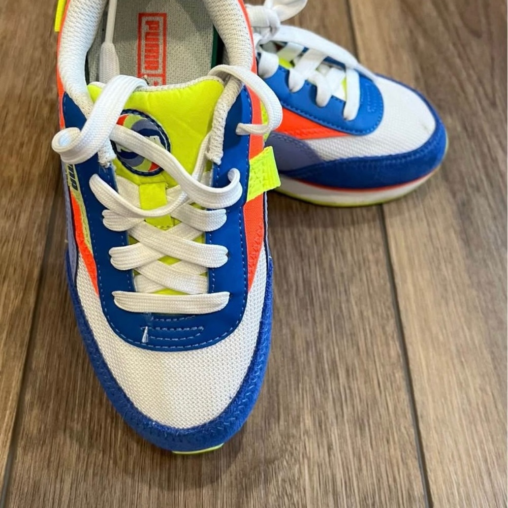 Puma Blue and White Sneakers with Dynamic Design